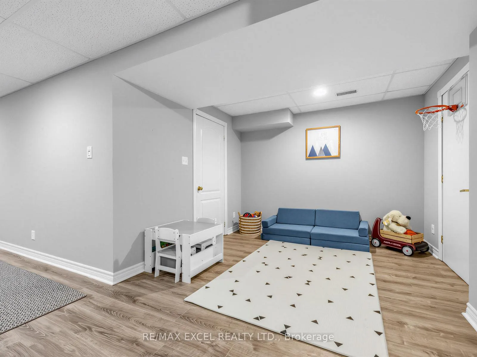 Photo 24 of 103 Baywell Crescent, Aurora, Bayview Wellington — HOMEH