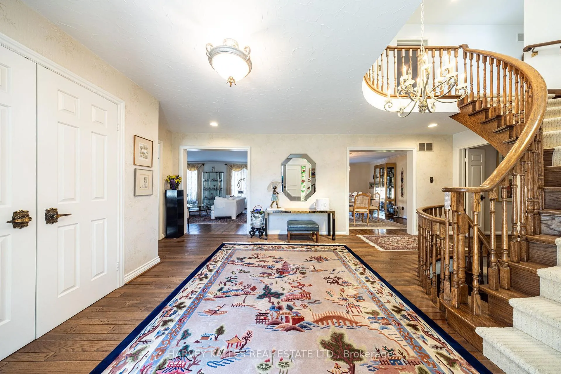 Photo 2 of 10 Whitelaw Court, Markham, Bayview Glen — HOMEH