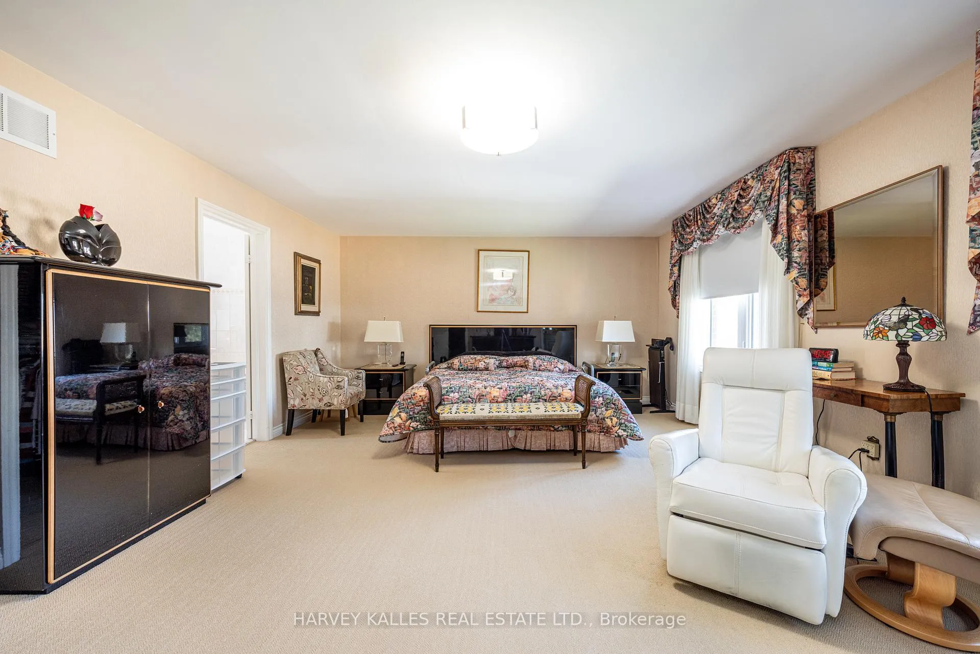 Photo 23 of 10 Whitelaw Court, Markham, Bayview Glen — HOMEH