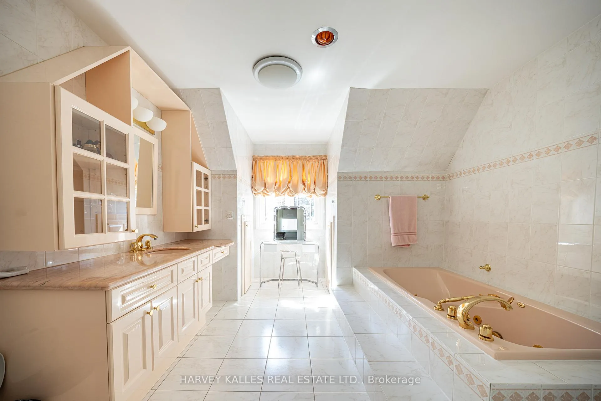 Photo 25 of 10 Whitelaw Court, Markham, Bayview Glen — HOMEH