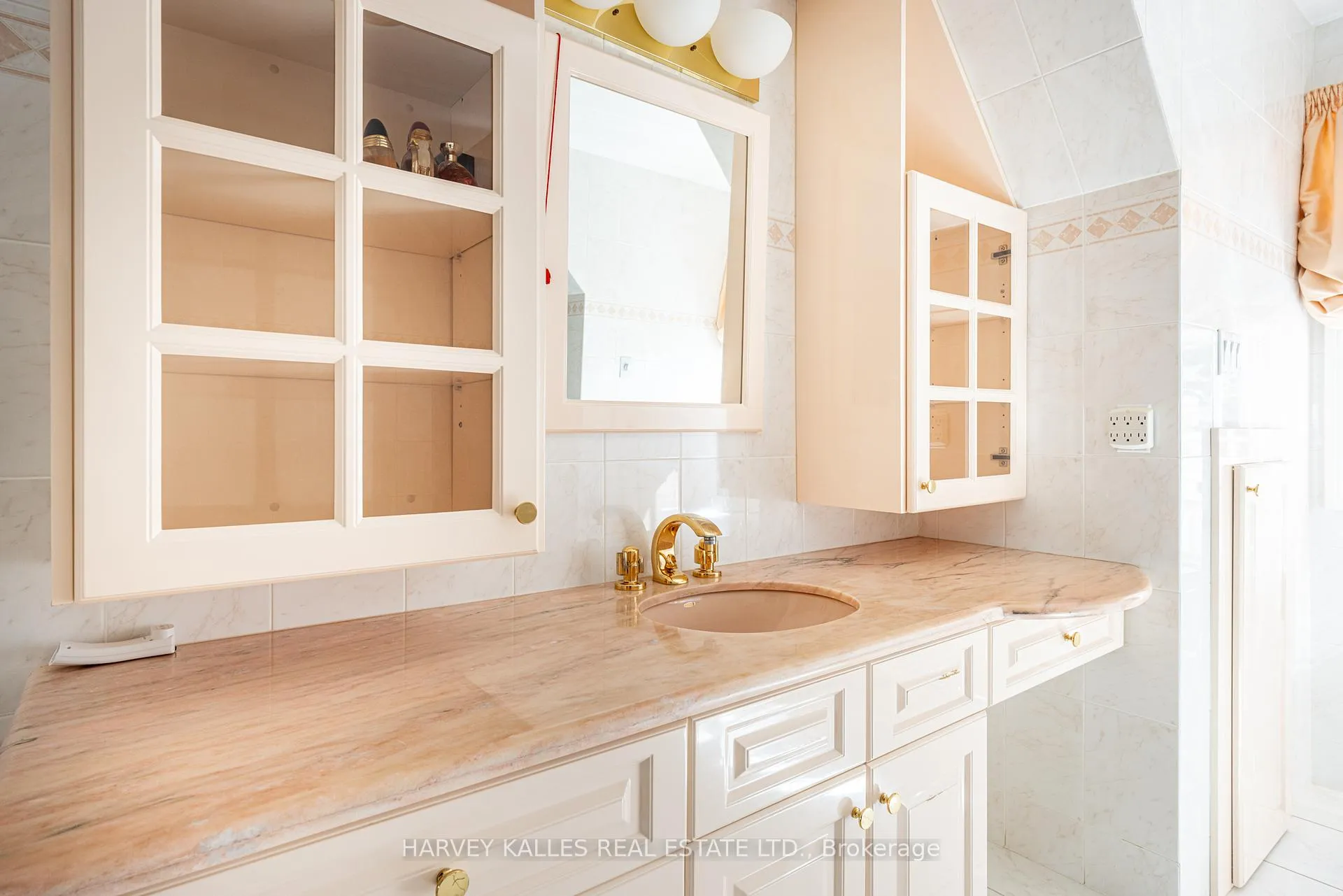 Photo 27 of 10 Whitelaw Court, Markham, Bayview Glen — HOMEH