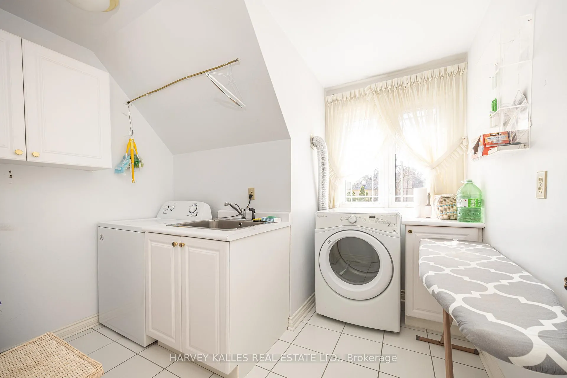 Photo 31 of 10 Whitelaw Court, Markham, Bayview Glen — HOMEH