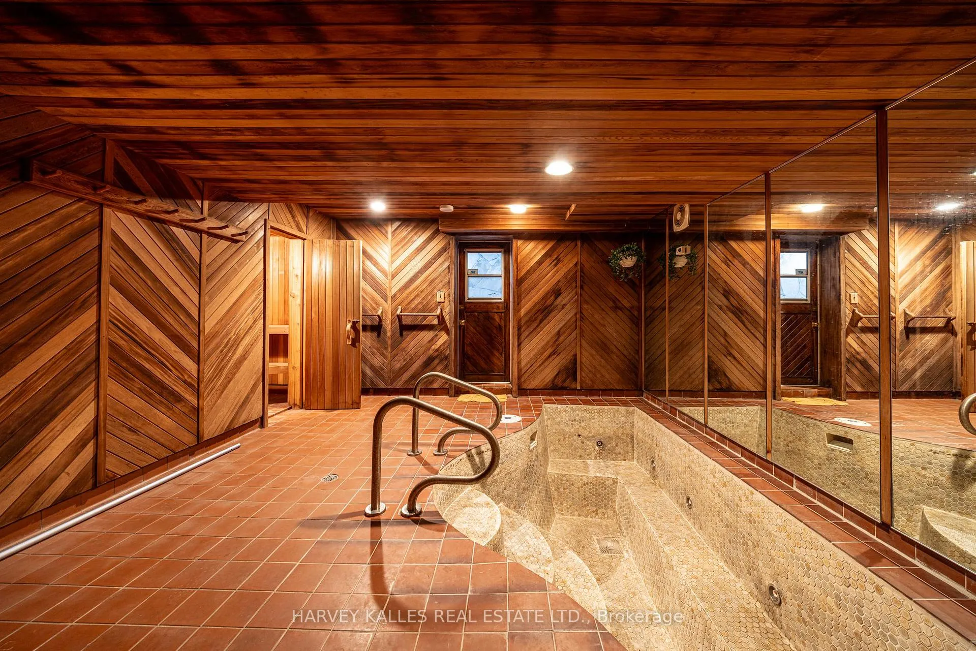Photo 45 of 10 Whitelaw Court, Markham, Bayview Glen — HOMEH