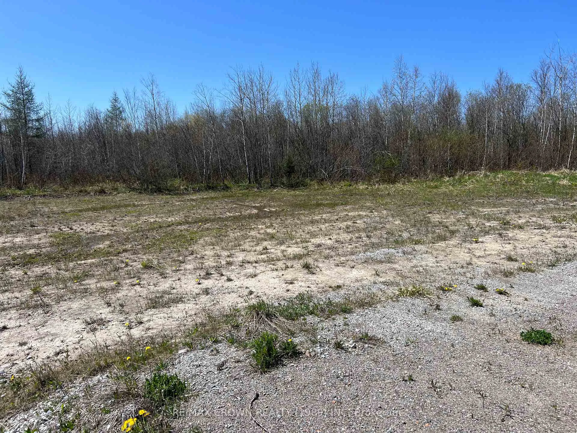Photo 11 of 73 Clear Lake Road N, Kapuskasing — HOMEH
