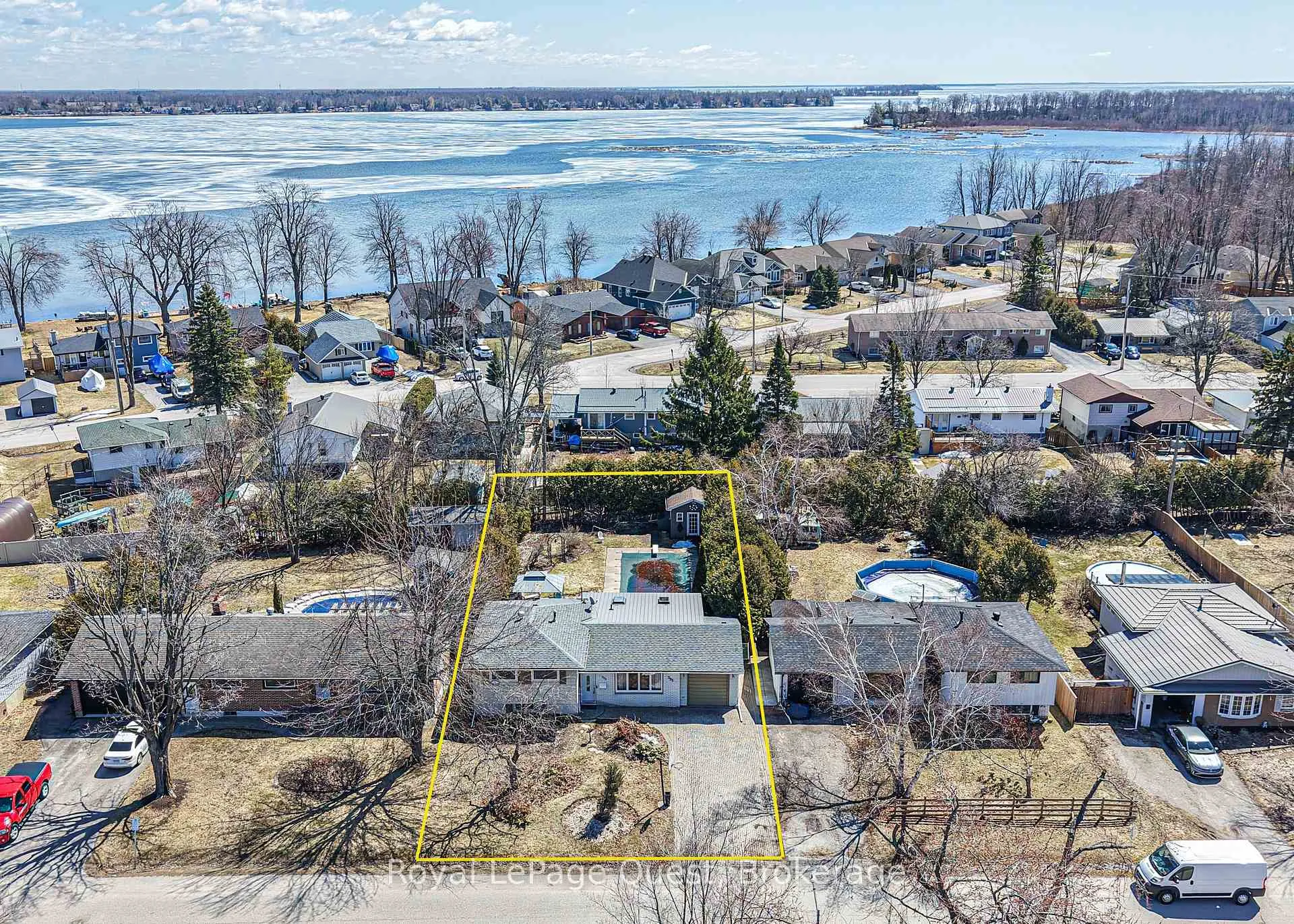 Photo 2 of 333 Collins Drive, Orillia — HOMEH