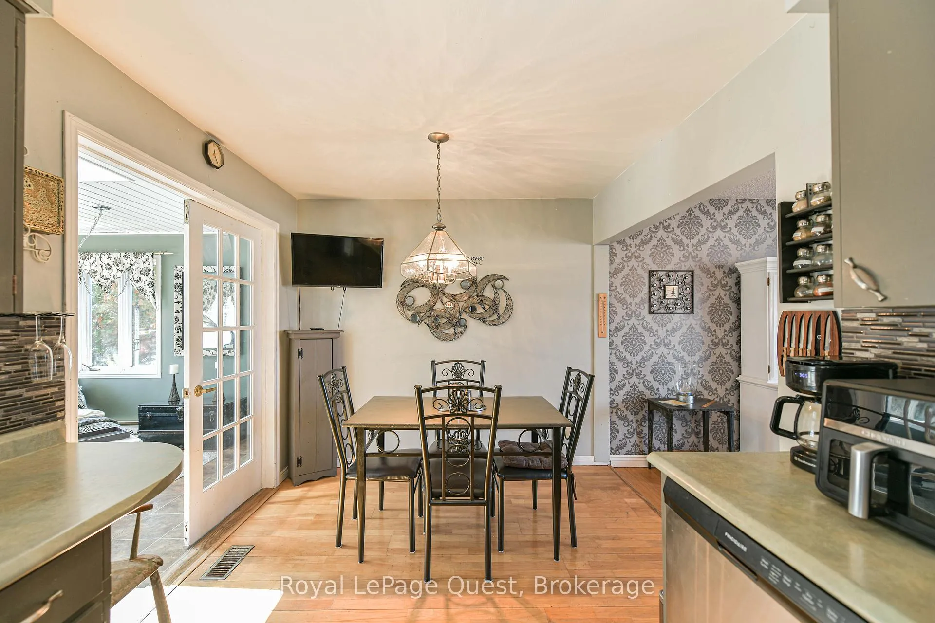 Photo 14 of 333 Collins Drive, Orillia — HOMEH