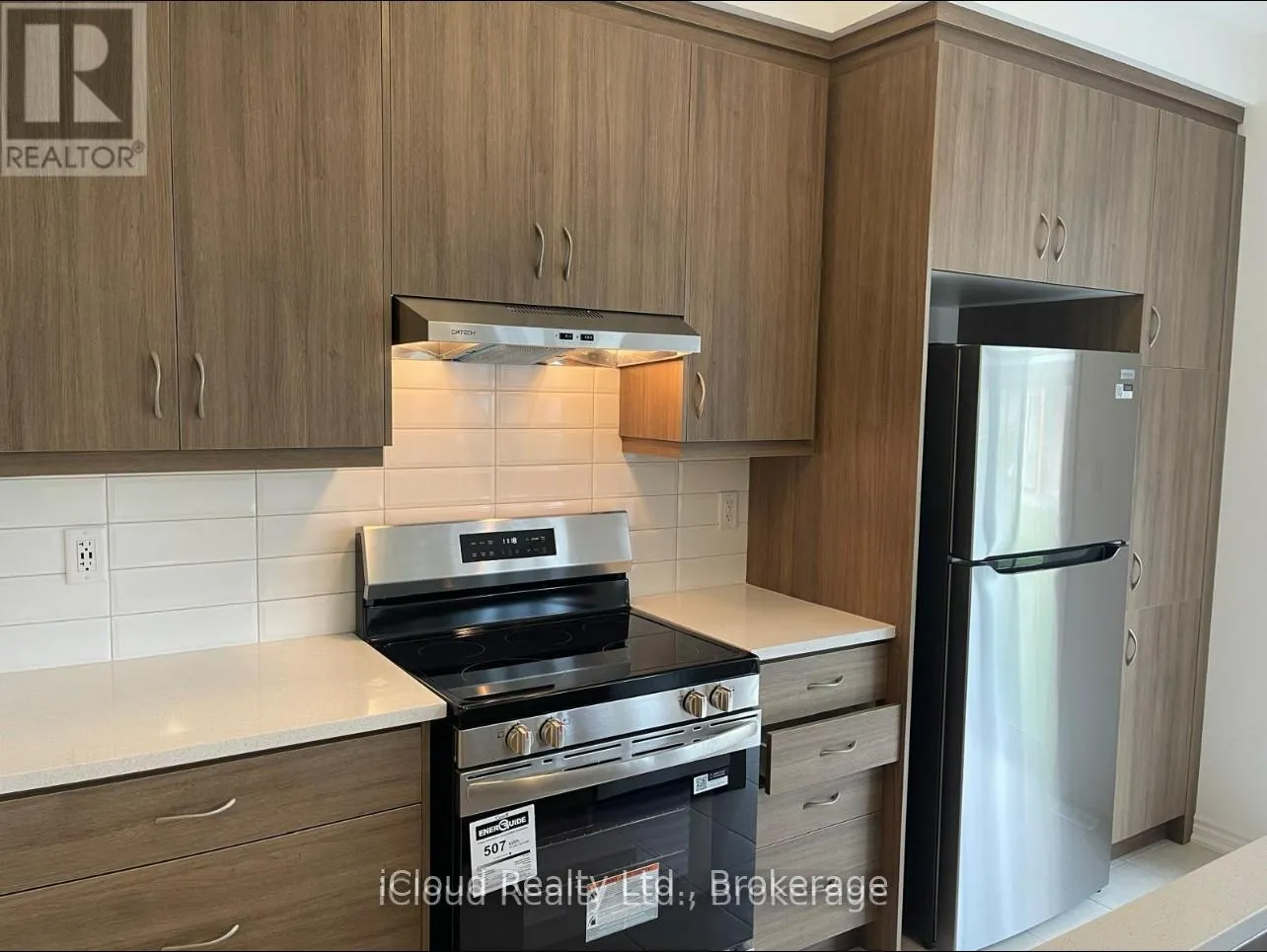 Photo 2 of 44 Foxley Heights, Barrie, Rural Barrie Southwest — HOMEH