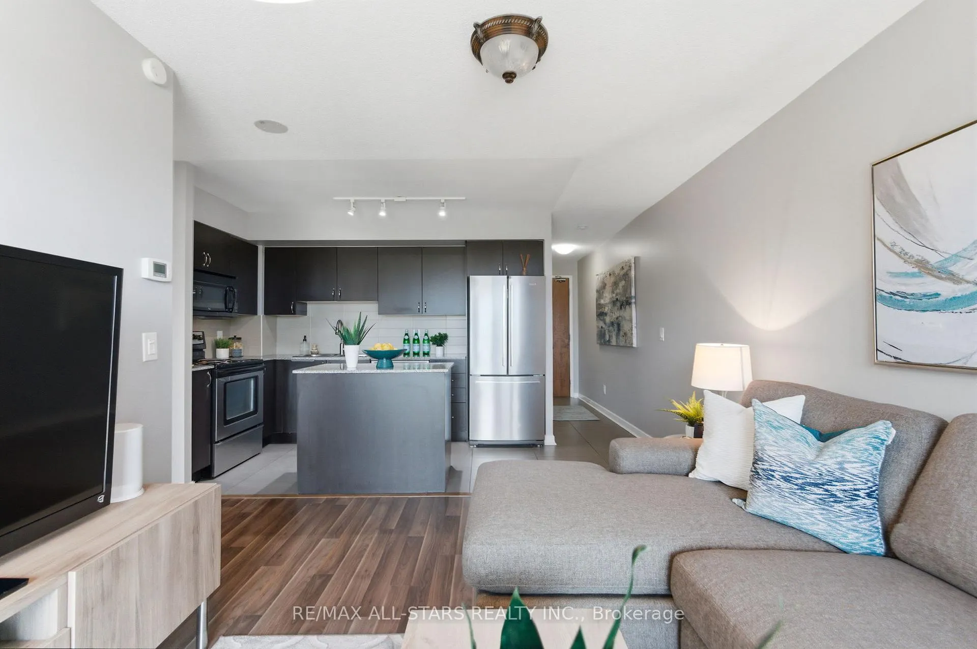 Photo 4 of Unit 1216, 1235 Bayly Street, Pickering, Bay Ridges — HOMEH