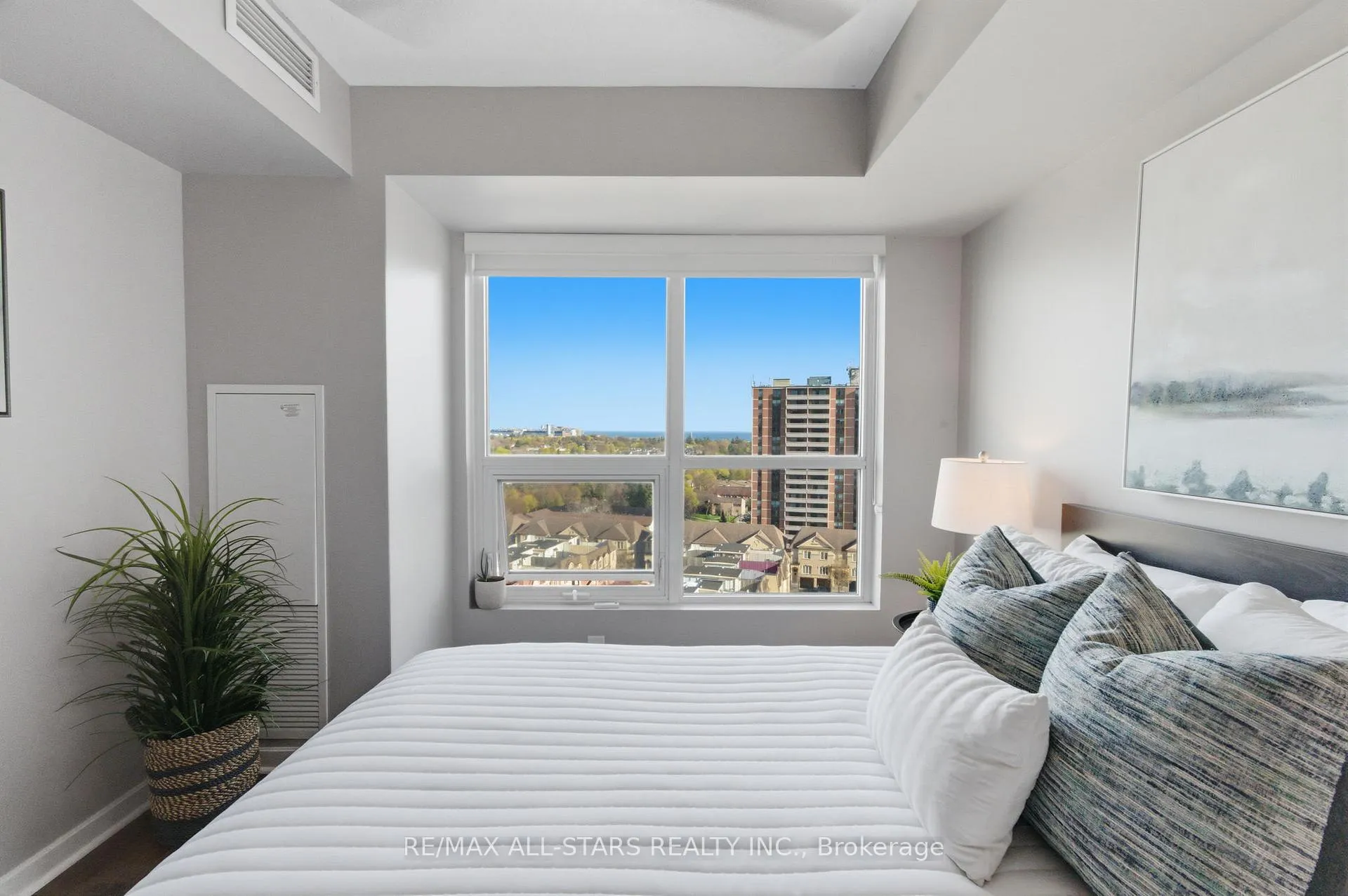 Photo 12 of Unit 1216, 1235 Bayly Street, Pickering, Bay Ridges — HOMEH
