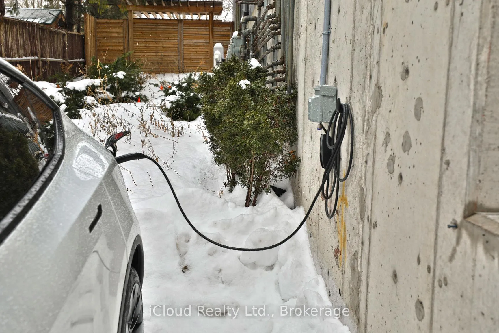 Photo 23 of Unit 104, 15 Devitt Avenue S, Waterloo, Uptown Waterloo/North Ward — HOMEH