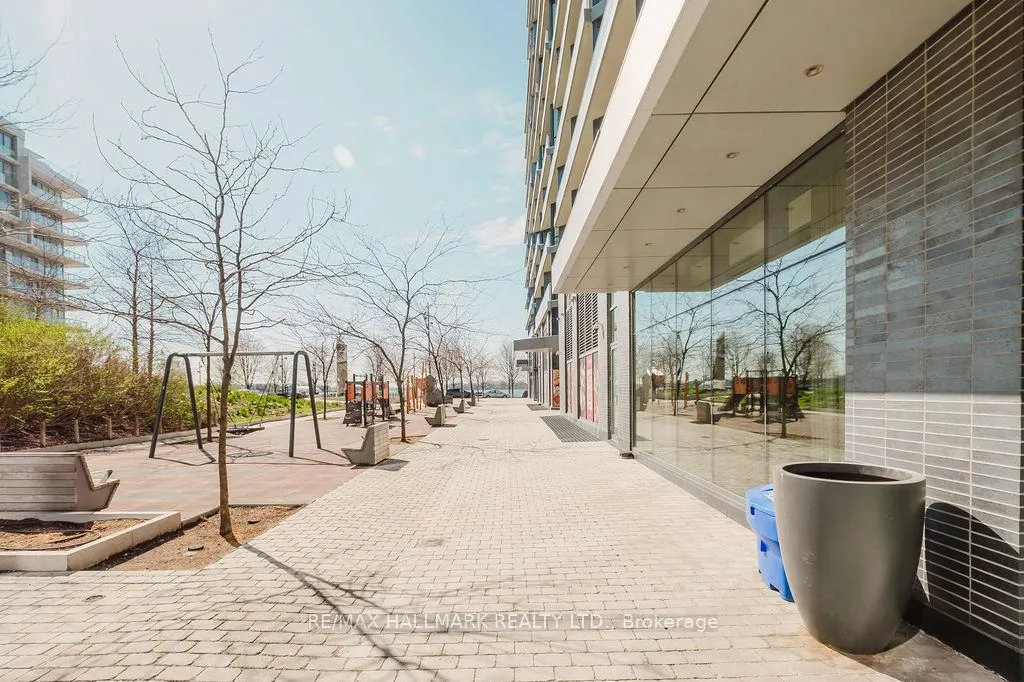 Photo 5 of Unit 520, 1 Edgewater Drive, Toronto, Waterfront Communities — HOMEH