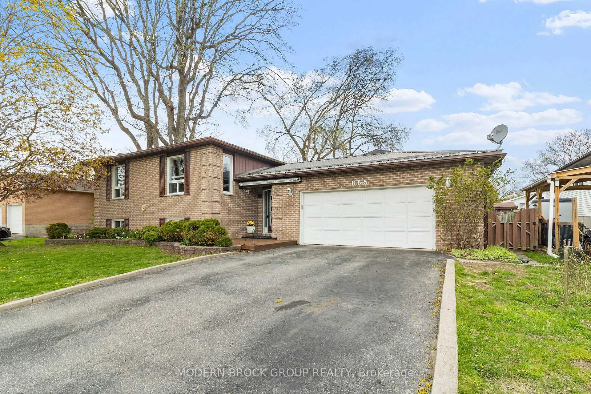 Photo 2 of 865 Cunningham Crescent, Brockville — HOMEH