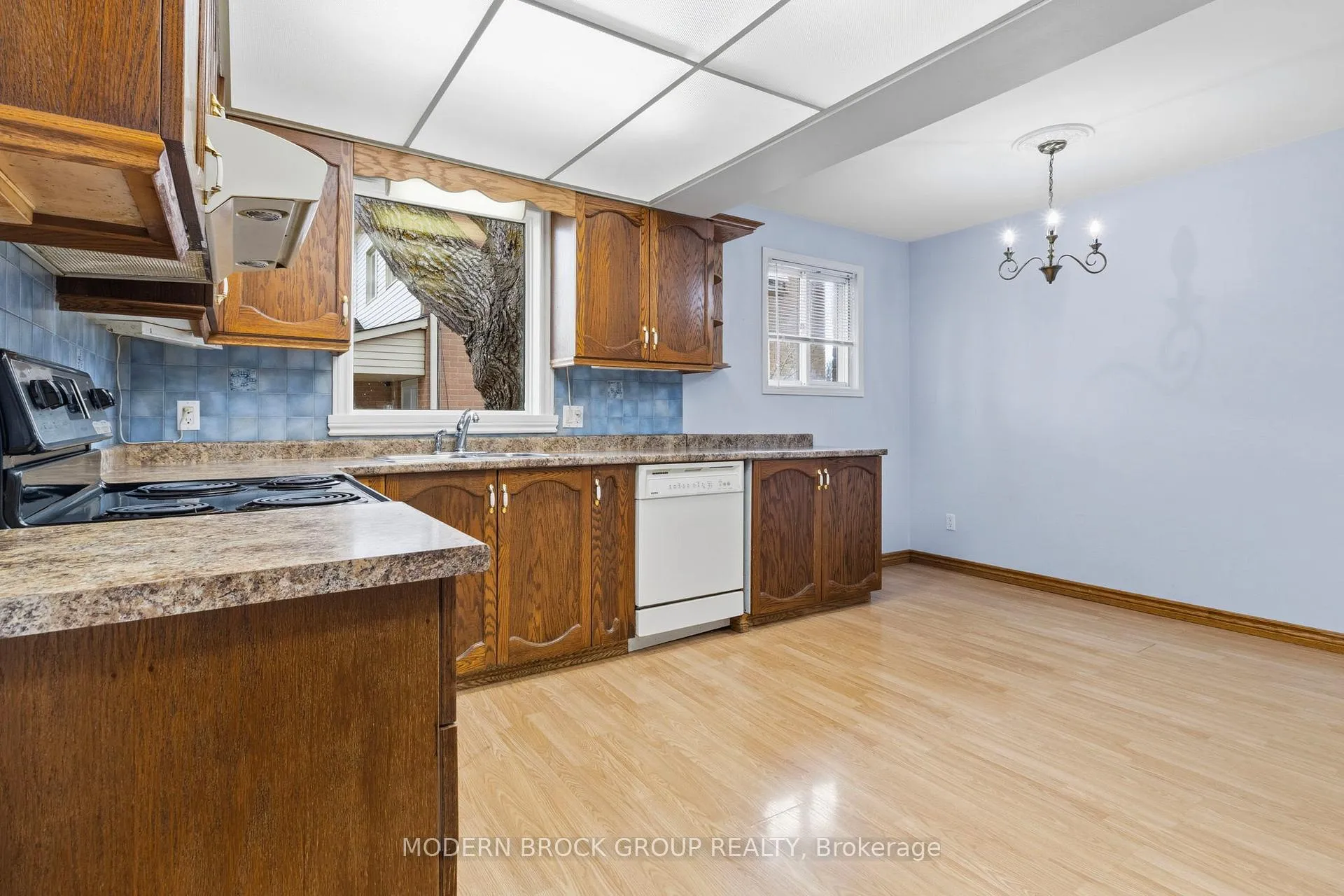Photo 12 of 865 Cunningham Crescent, Brockville — HOMEH