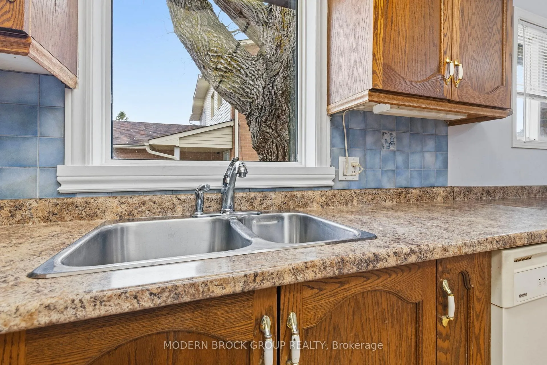 Photo 16 of 865 Cunningham Crescent, Brockville — HOMEH