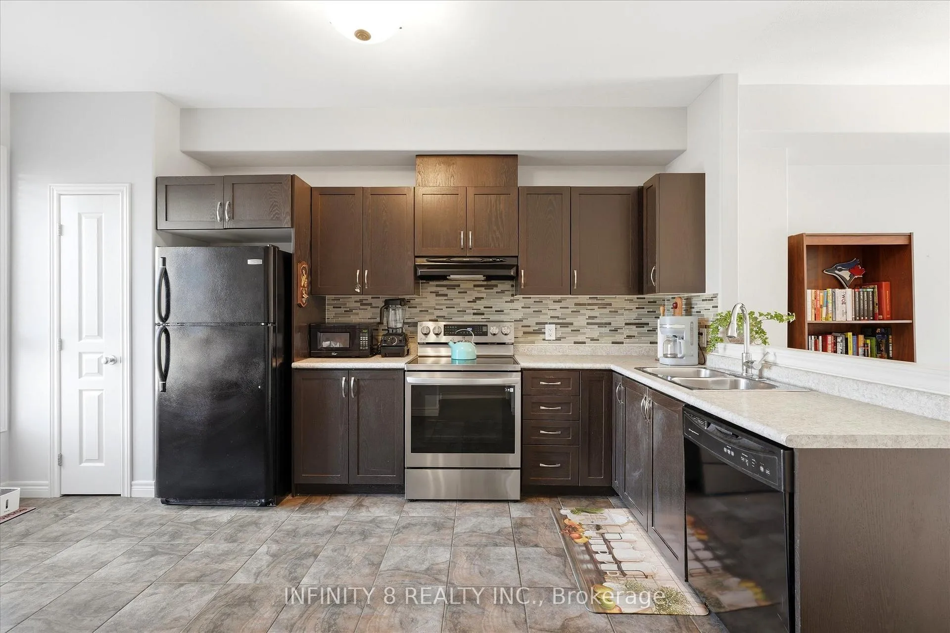 Photo 3 of Unit 47, 8 Hemlock Way E, Grimsby, Grimsby West — HOMEH
