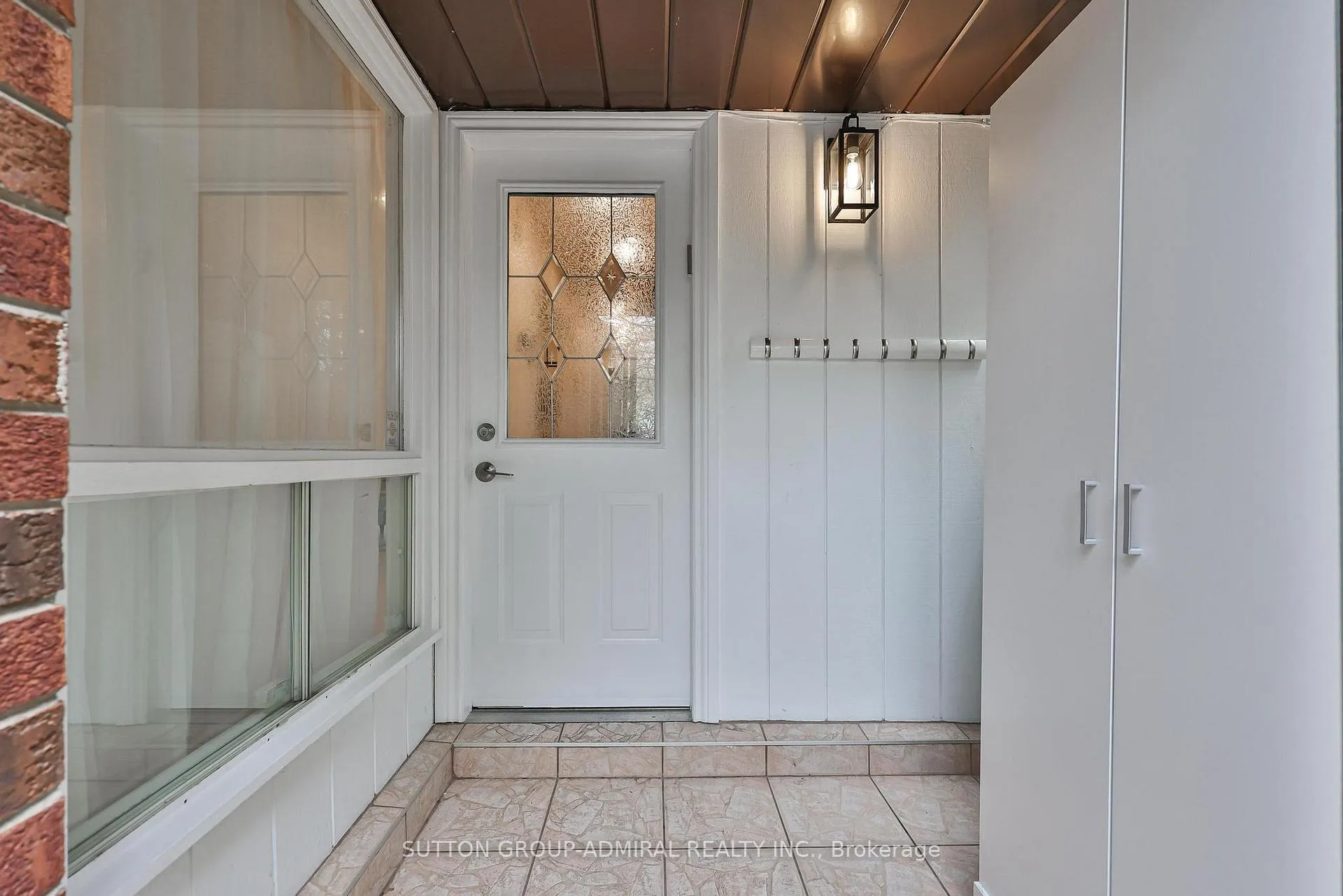 Photo 3 of 122 Rejane Crescent, Vaughan, Crestwood-Springfarm-Yorkhill — HOMEH