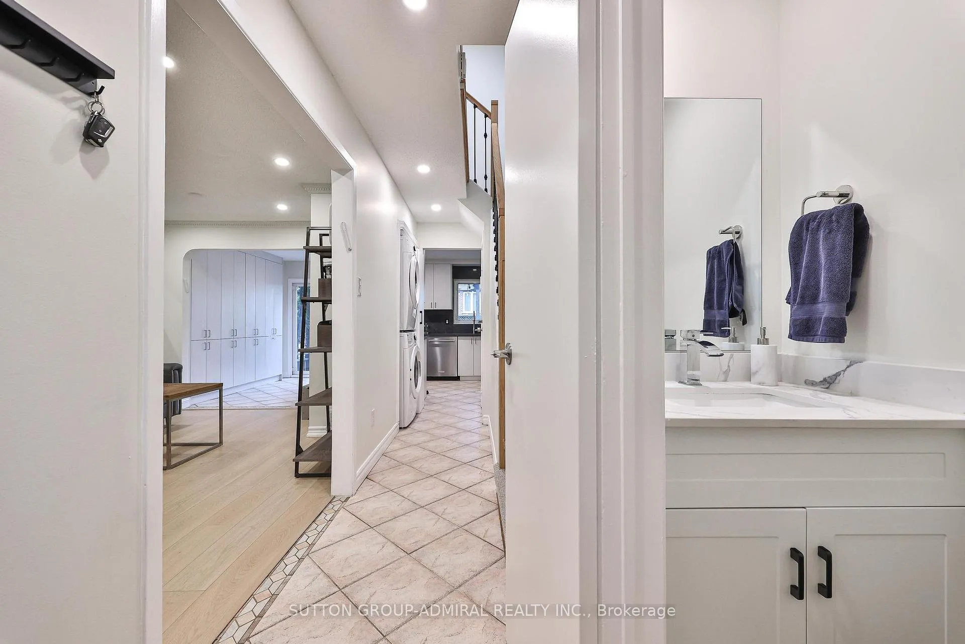 Photo 4 of 122 Rejane Crescent, Vaughan, Crestwood-Springfarm-Yorkhill — HOMEH