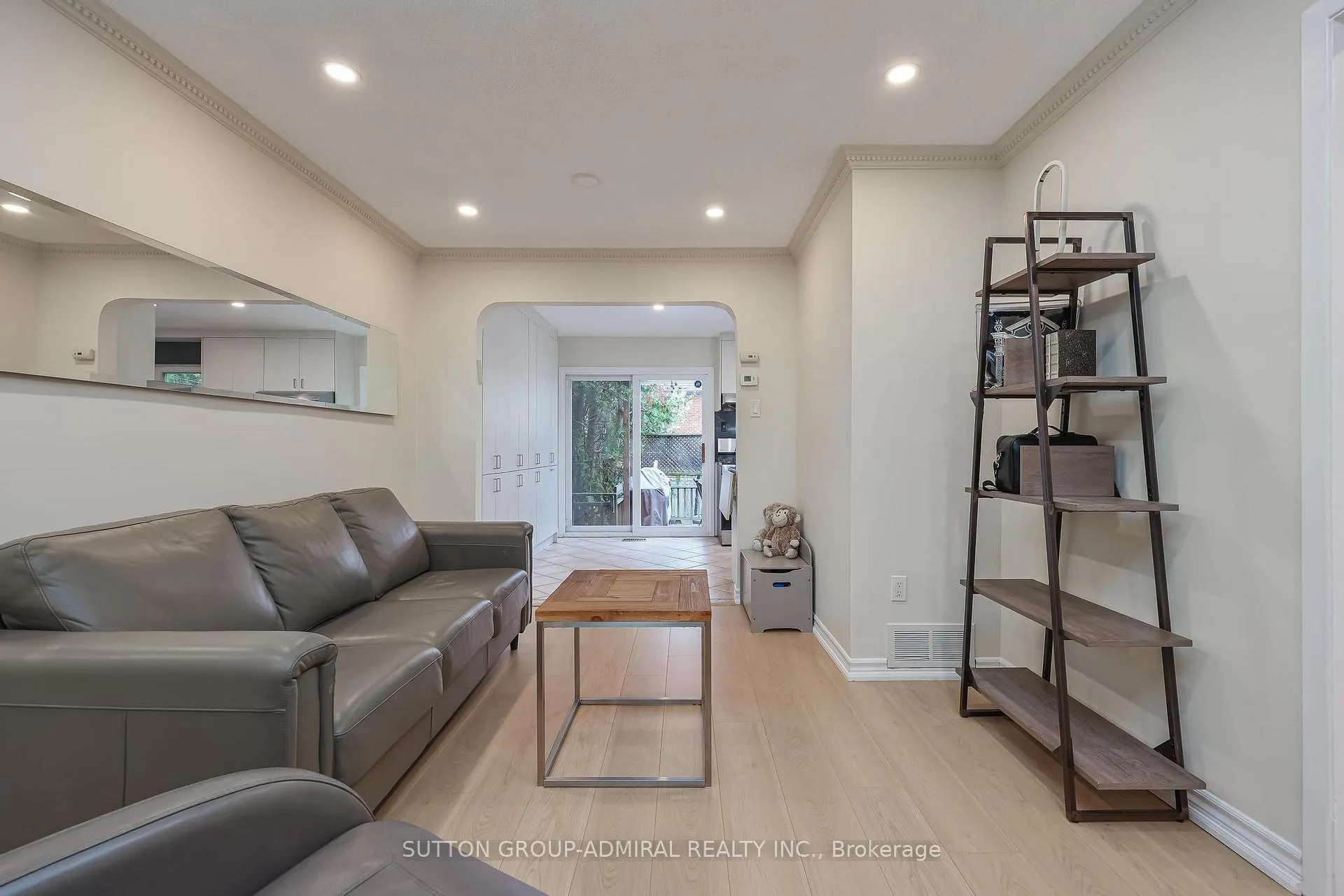 Photo 5 of 122 Rejane Crescent, Vaughan, Crestwood-Springfarm-Yorkhill — HOMEH