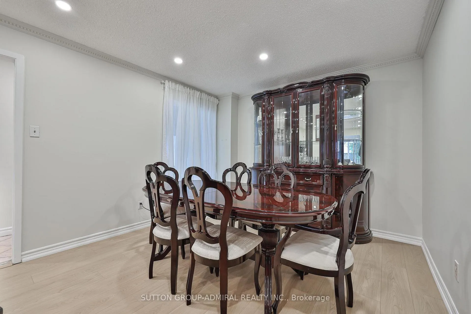 Photo 6 of 122 Rejane Crescent, Vaughan, Crestwood-Springfarm-Yorkhill — HOMEH
