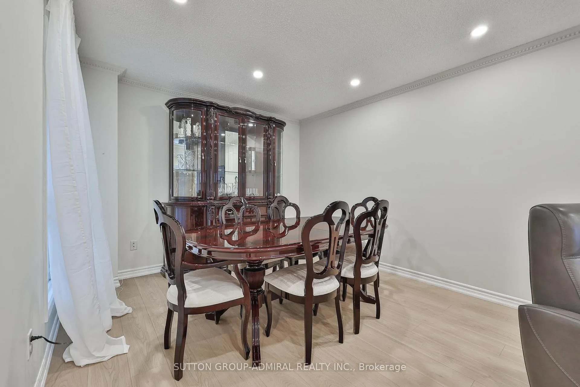 Photo 7 of 122 Rejane Crescent, Vaughan, Crestwood-Springfarm-Yorkhill — HOMEH