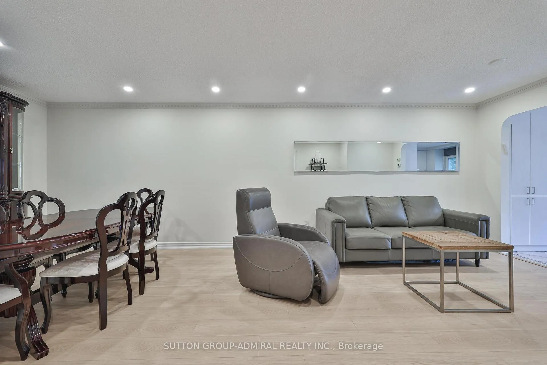 Photo 8 of 122 Rejane Crescent, Vaughan, Crestwood-Springfarm-Yorkhill — HOMEH