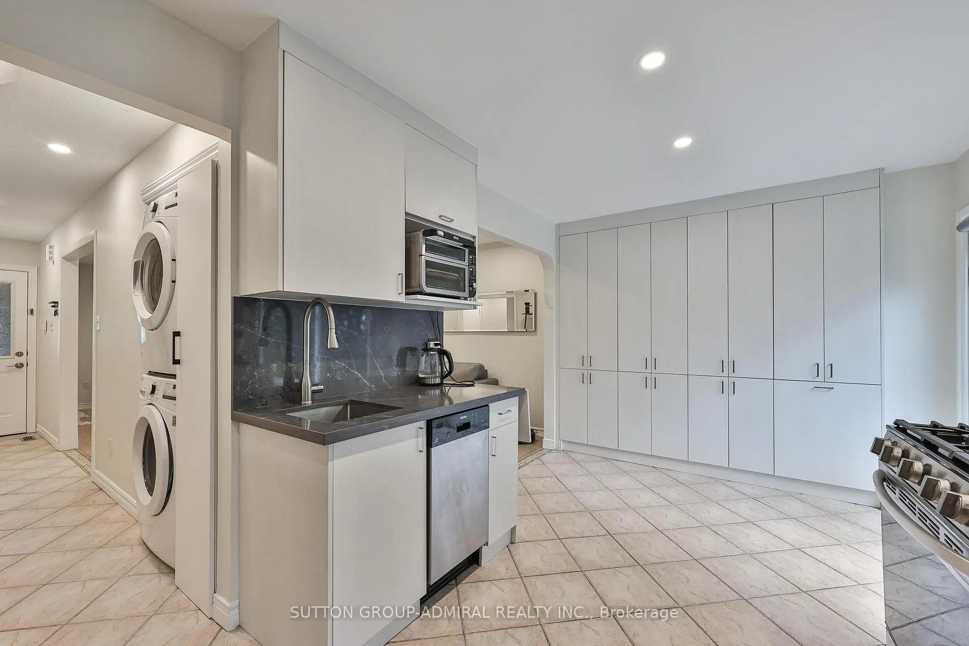 Photo 11 of 122 Rejane Crescent, Vaughan, Crestwood-Springfarm-Yorkhill — HOMEH