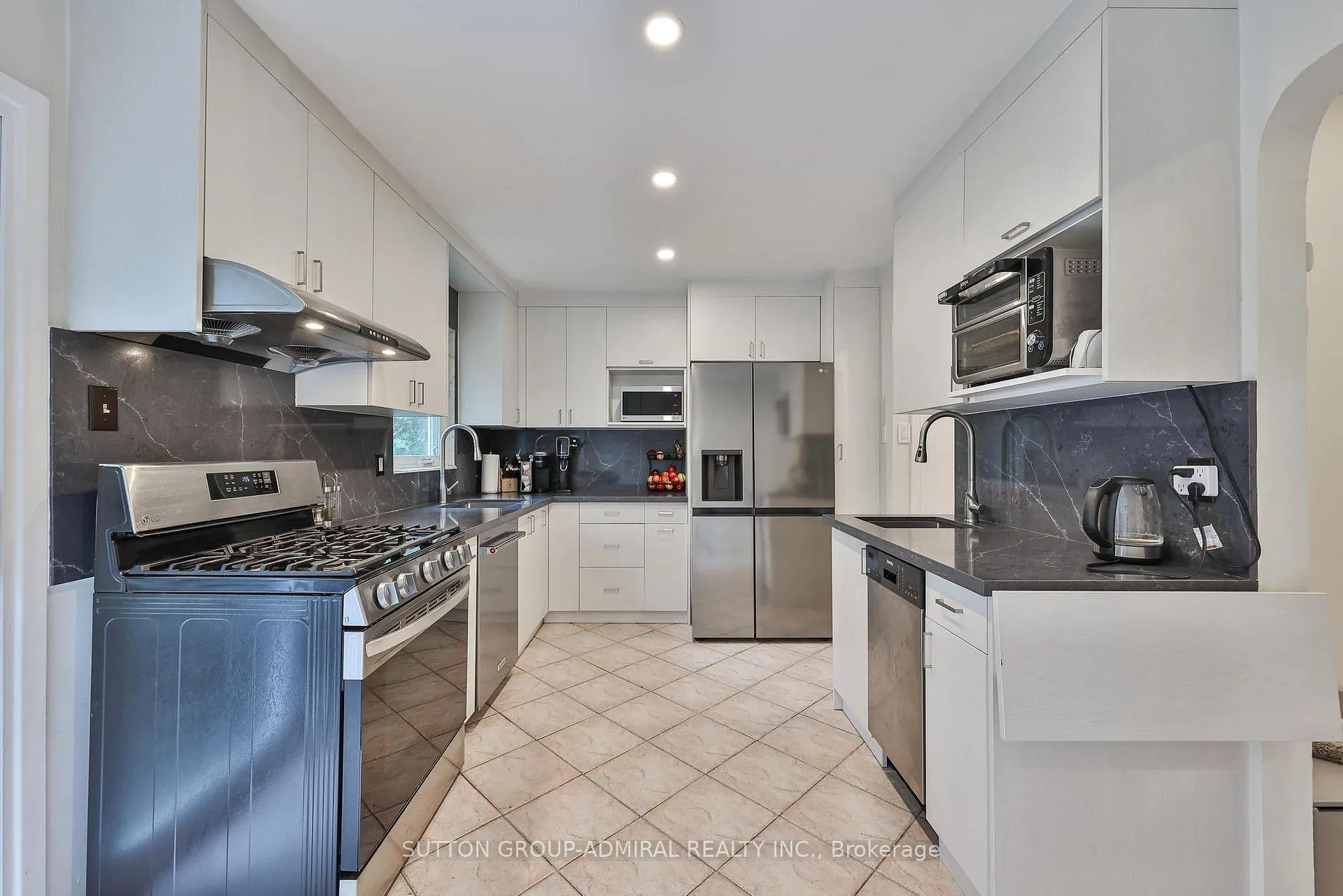 Photo 12 of 122 Rejane Crescent, Vaughan, Crestwood-Springfarm-Yorkhill — HOMEH