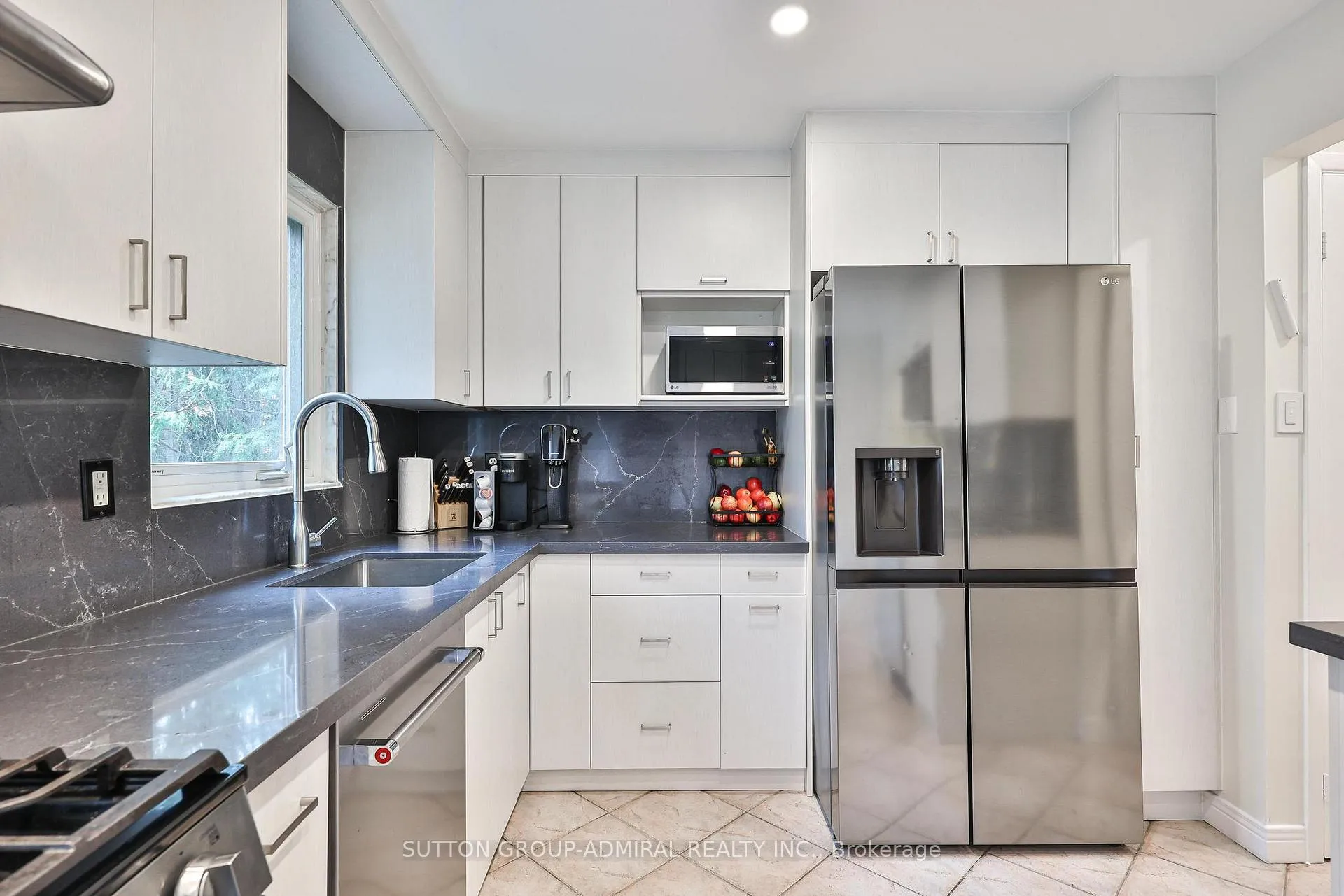Photo 13 of 122 Rejane Crescent, Vaughan, Crestwood-Springfarm-Yorkhill — HOMEH