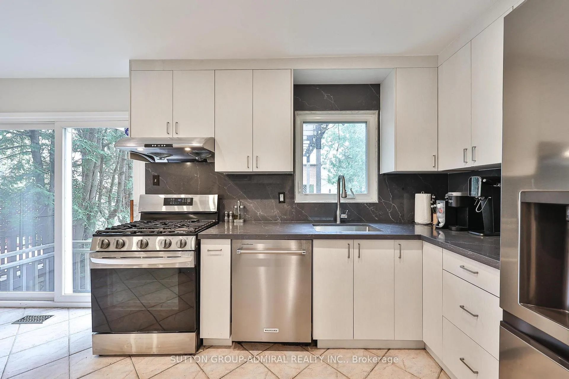 Photo 14 of 122 Rejane Crescent, Vaughan, Crestwood-Springfarm-Yorkhill — HOMEH