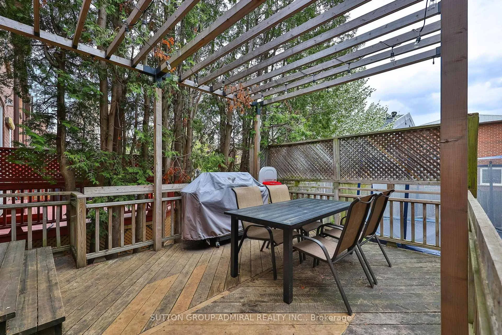 Photo 33 of 122 Rejane Crescent, Vaughan, Crestwood-Springfarm-Yorkhill — HOMEH