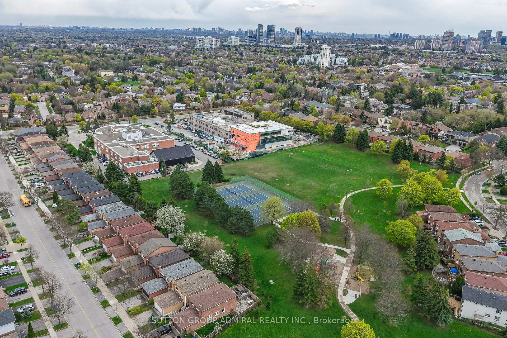 Photo 36 of 122 Rejane Crescent, Vaughan, Crestwood-Springfarm-Yorkhill — HOMEH