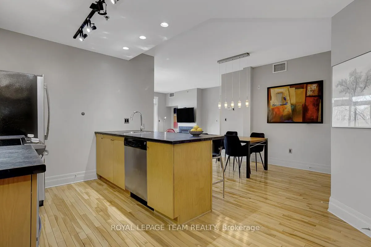 Photo 4 of Unit 301, 457 Mcleod Street, Ottawa, Ottawa Centre — HOMEH