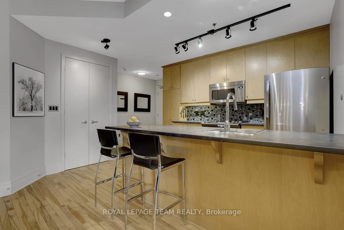 Photo 6 of Unit 301, 457 Mcleod Street, Ottawa, Ottawa Centre — HOMEH