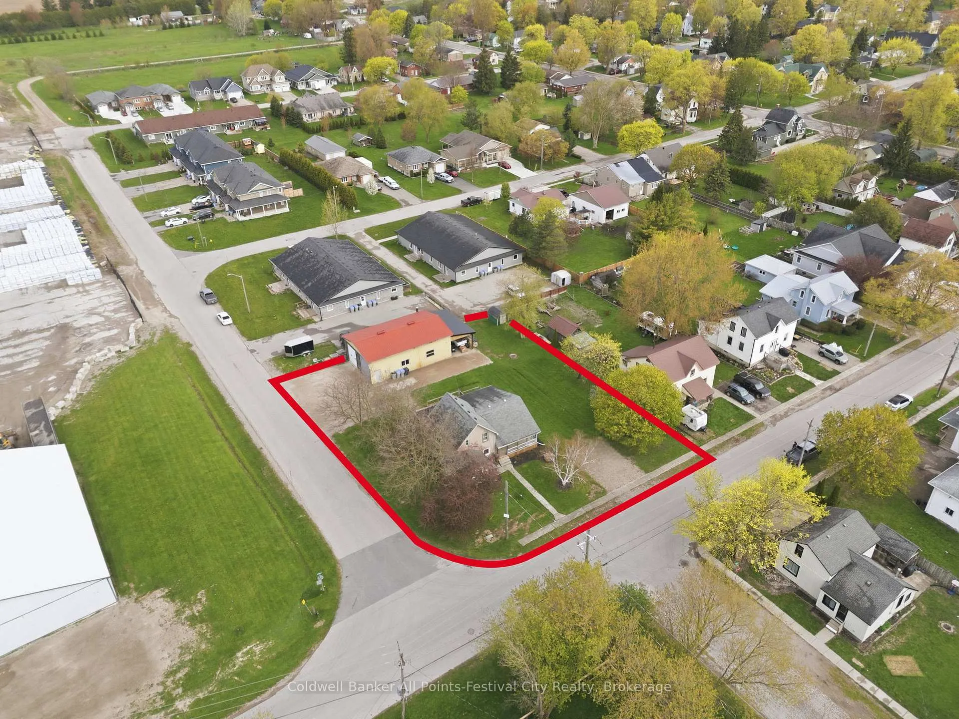 Photo 3 of 83 Jarvis Street, Huron East, Seaforth — HOMEH