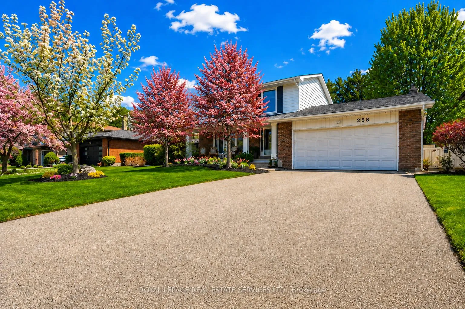 Photo 2 of 258 Sunrise Crescent, Oakville, Bronte — HOMEH