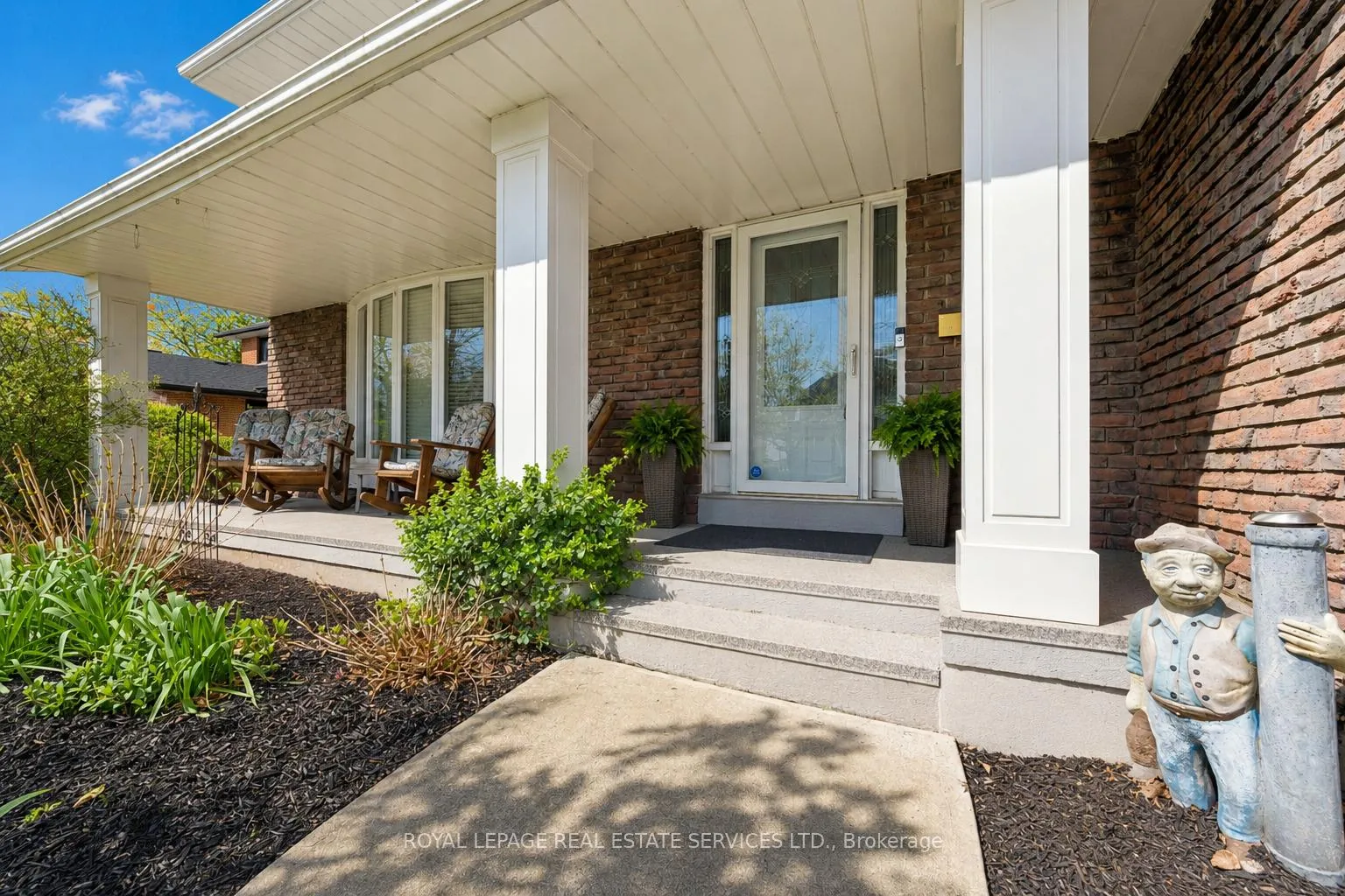 Photo 4 of 258 Sunrise Crescent, Oakville, Bronte — HOMEH