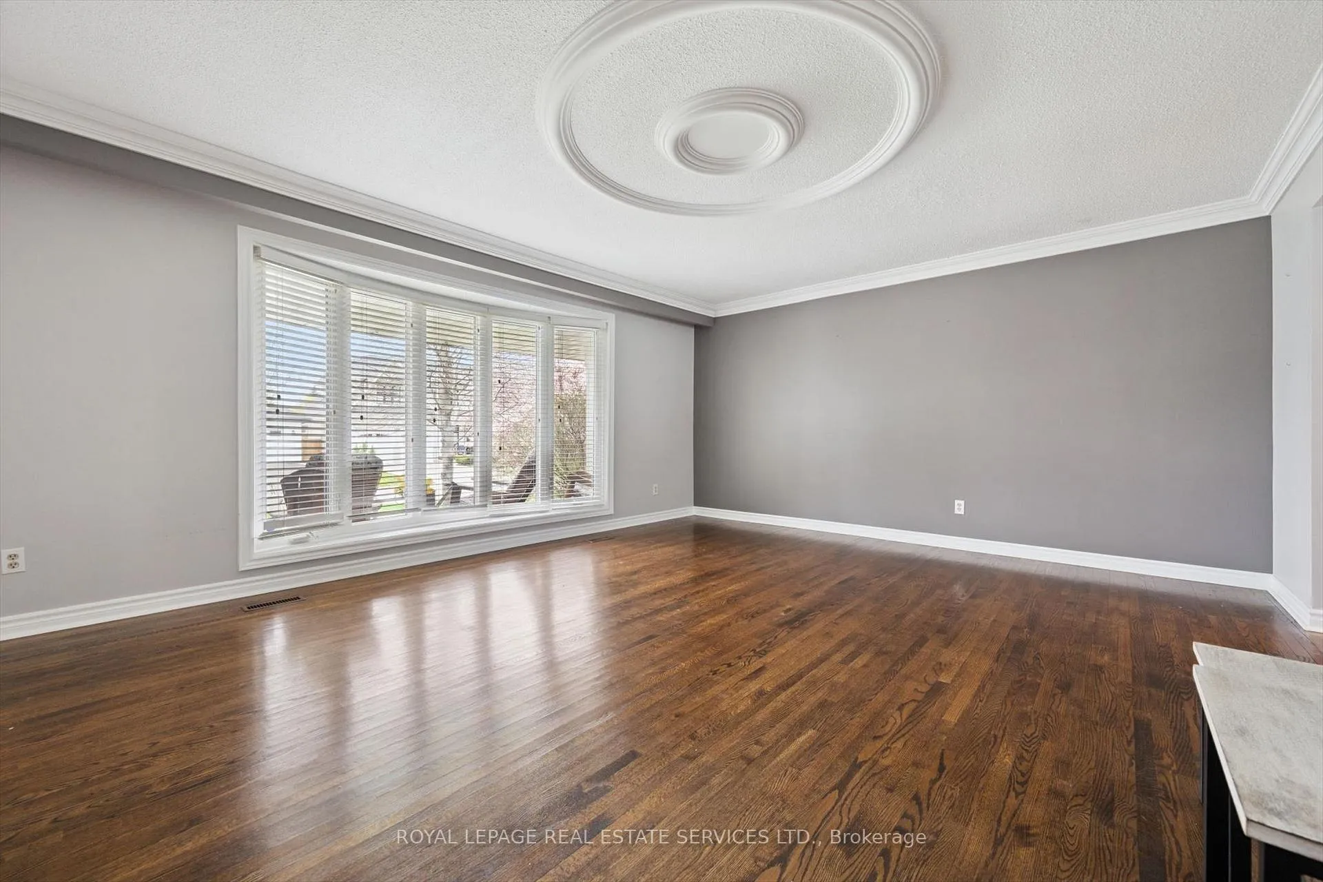 Photo 9 of 258 Sunrise Crescent, Oakville, Bronte — HOMEH