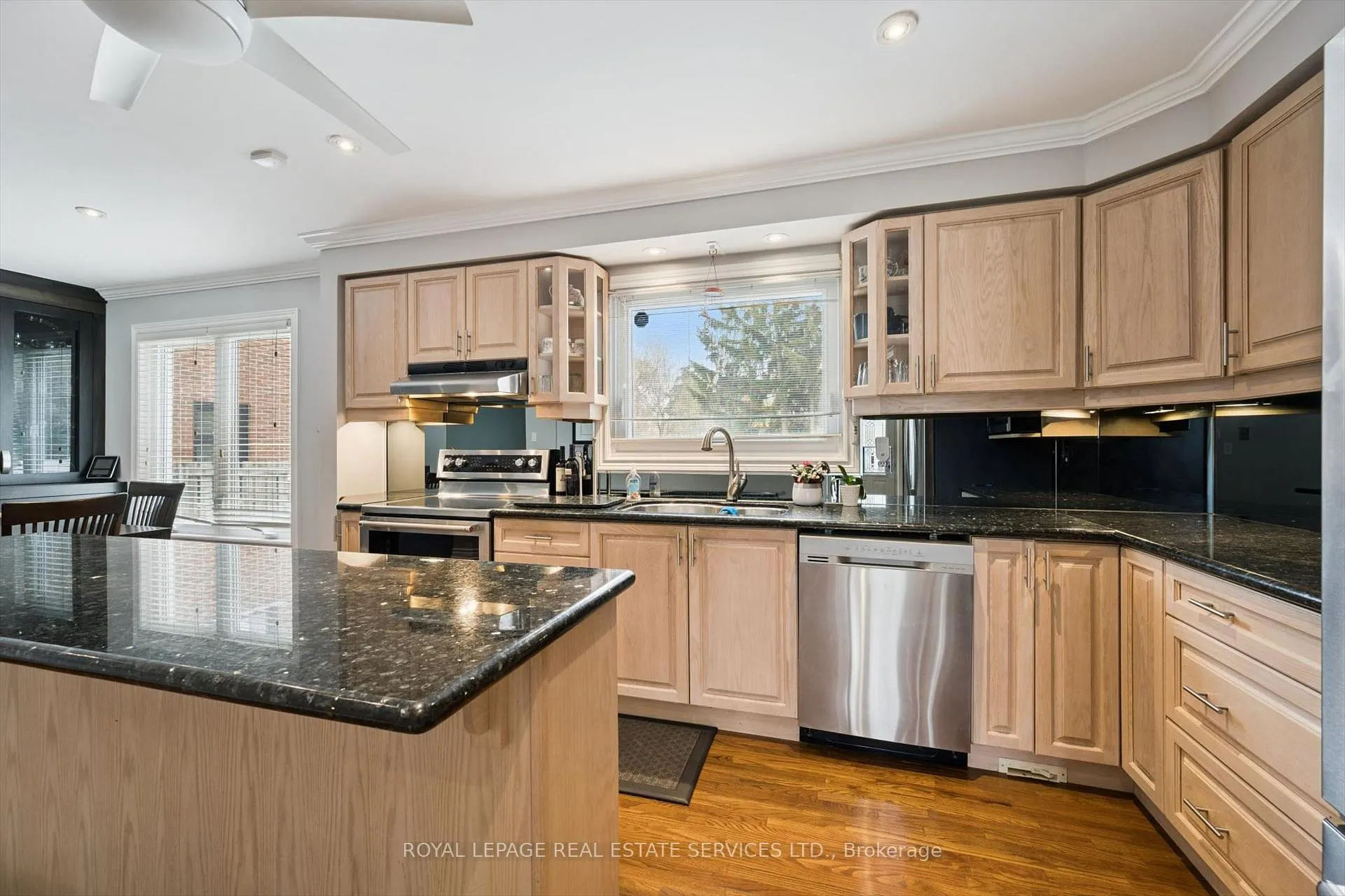Photo 17 of 258 Sunrise Crescent, Oakville, Bronte — HOMEH