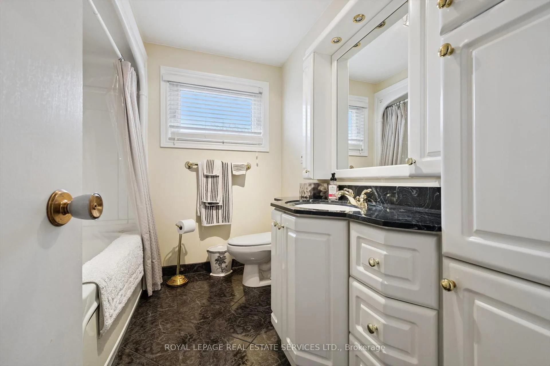 Photo 33 of 258 Sunrise Crescent, Oakville, Bronte — HOMEH