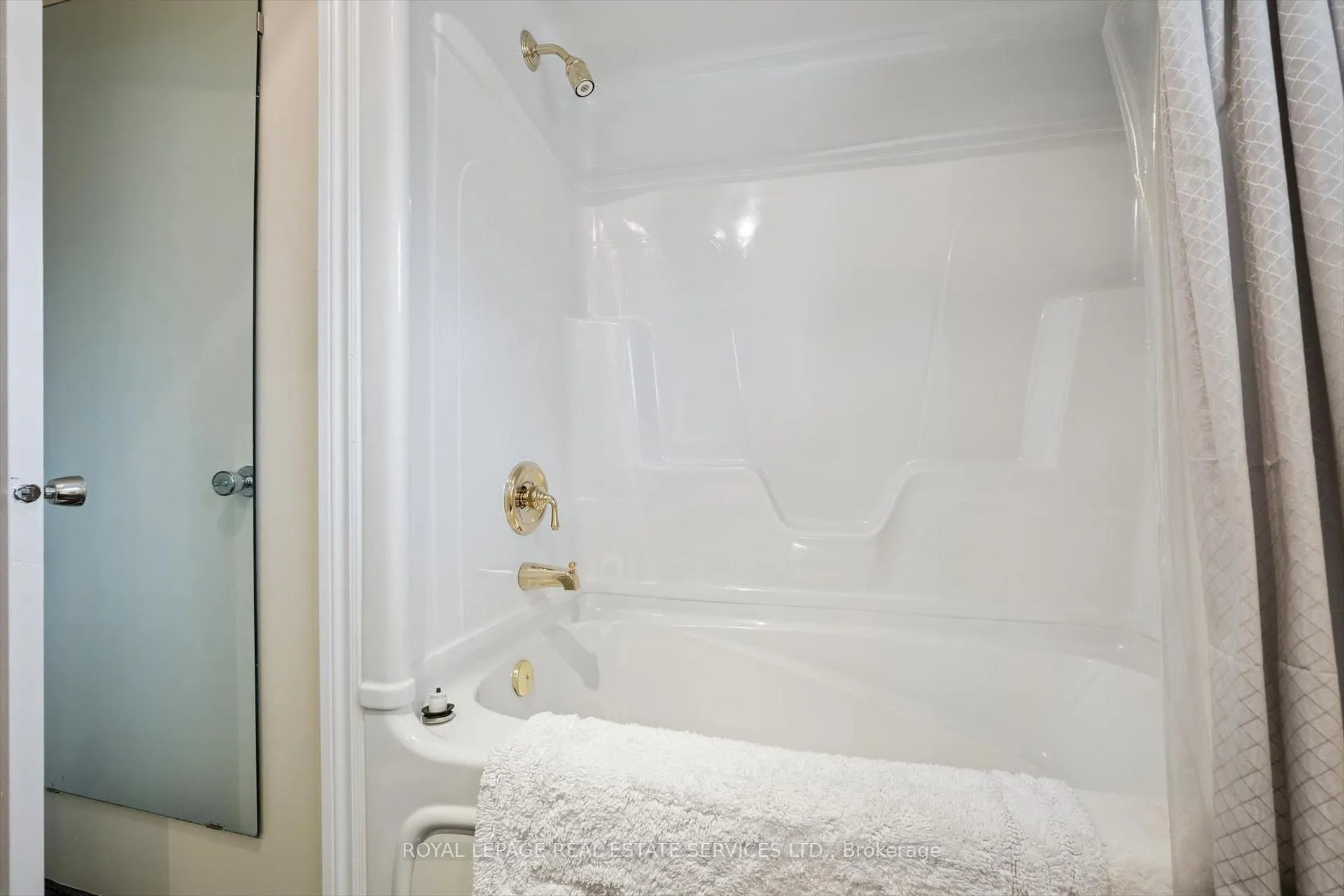 Photo 35 of 258 Sunrise Crescent, Oakville, Bronte — HOMEH