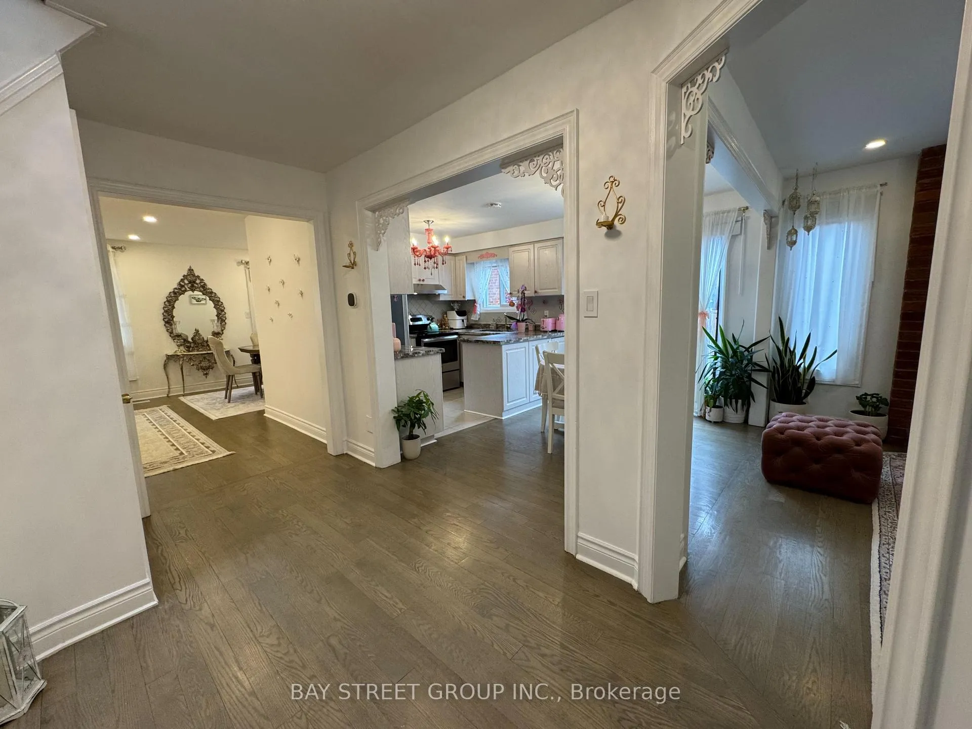 Photo 5 of 163 Oliver Lane, Vaughan, Maple — HOMEH