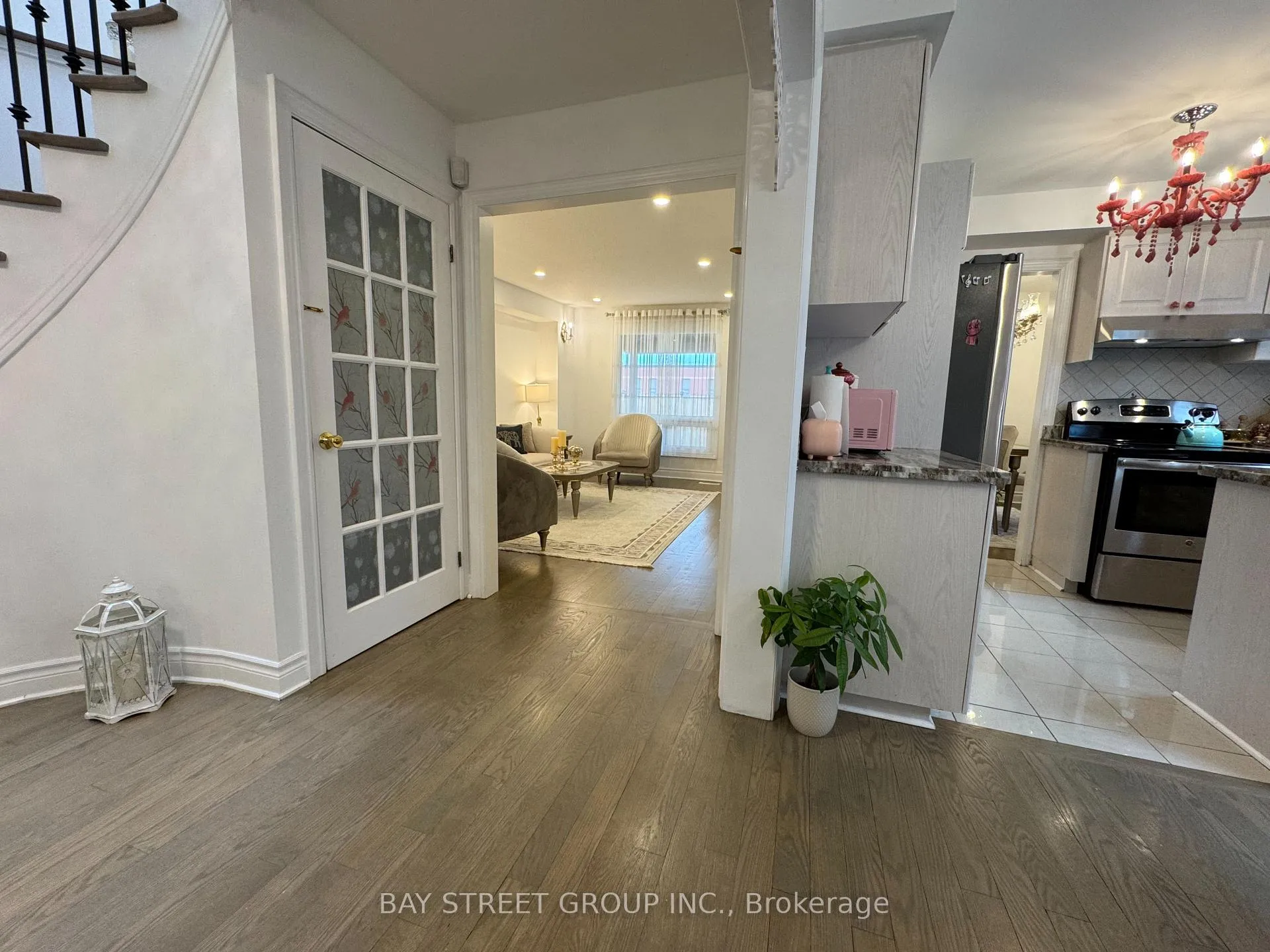 Photo 6 of 163 Oliver Lane, Vaughan, Maple — HOMEH