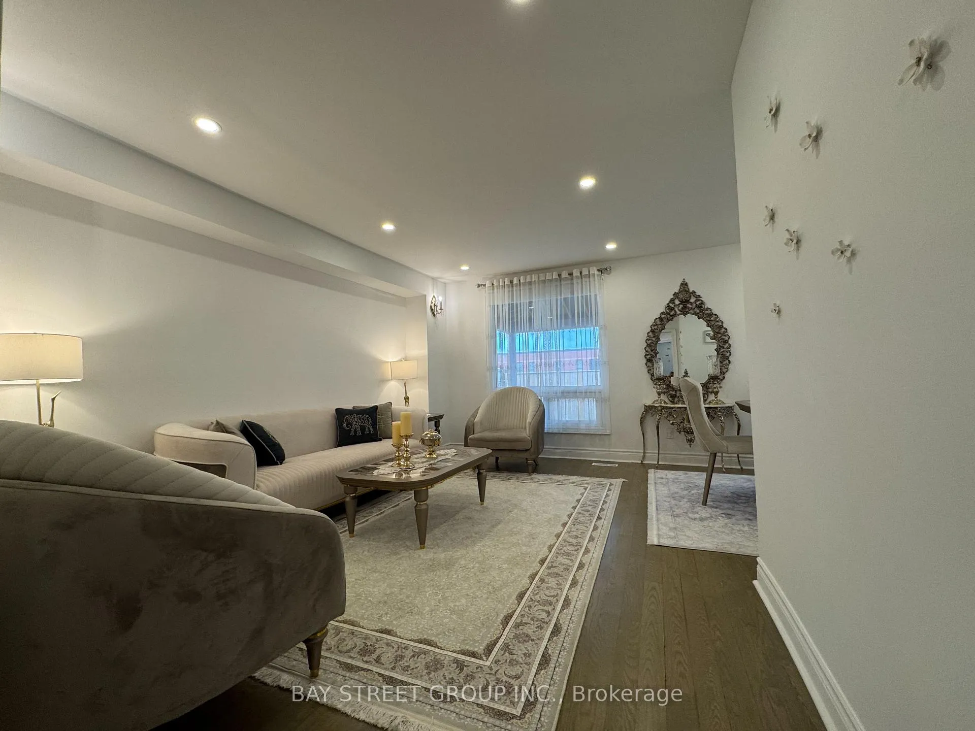 Photo 14 of 163 Oliver Lane, Vaughan, Maple — HOMEH