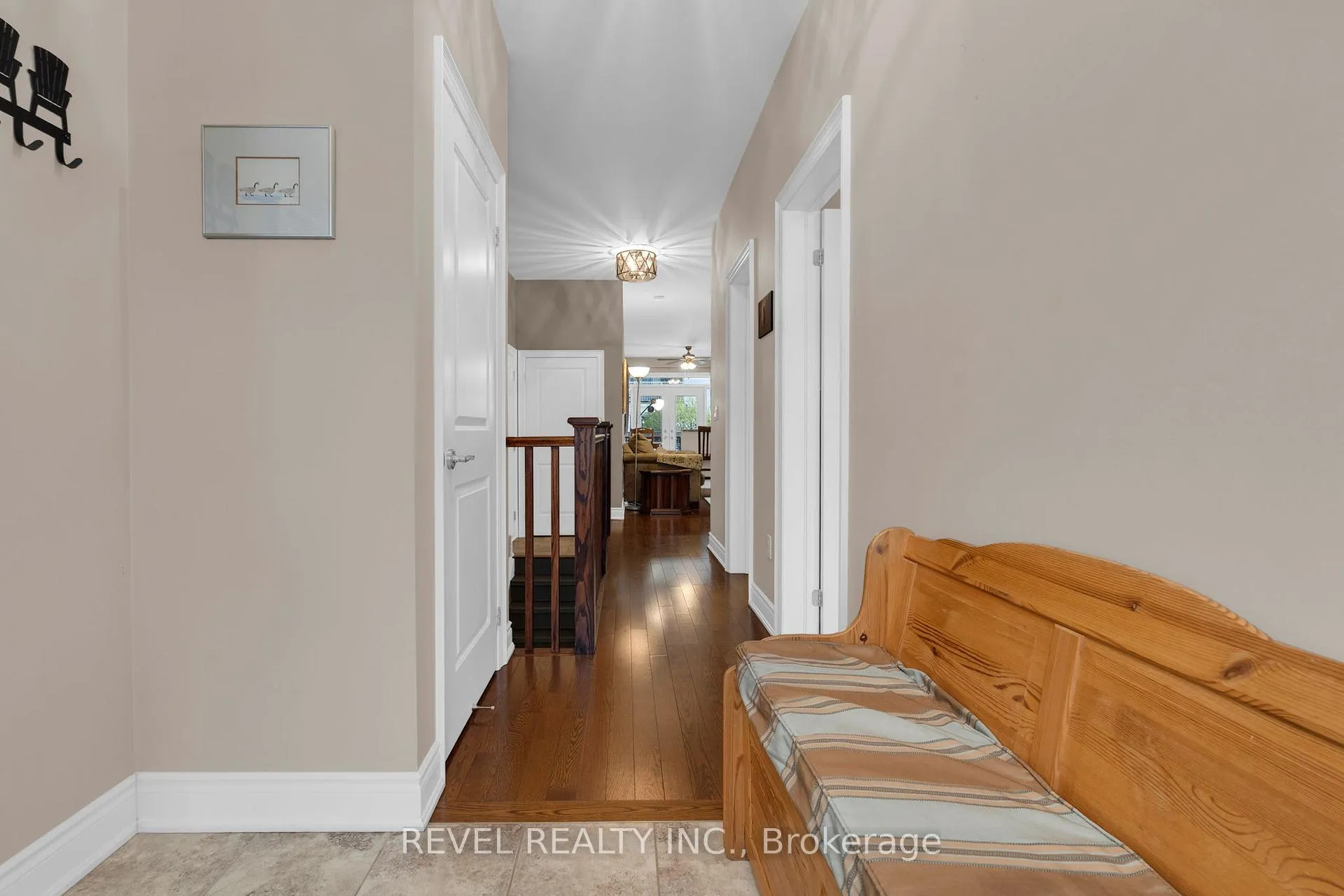 Photo 4 of 42 Sandy Coast Crescent, Wasaga Beach — HOMEH