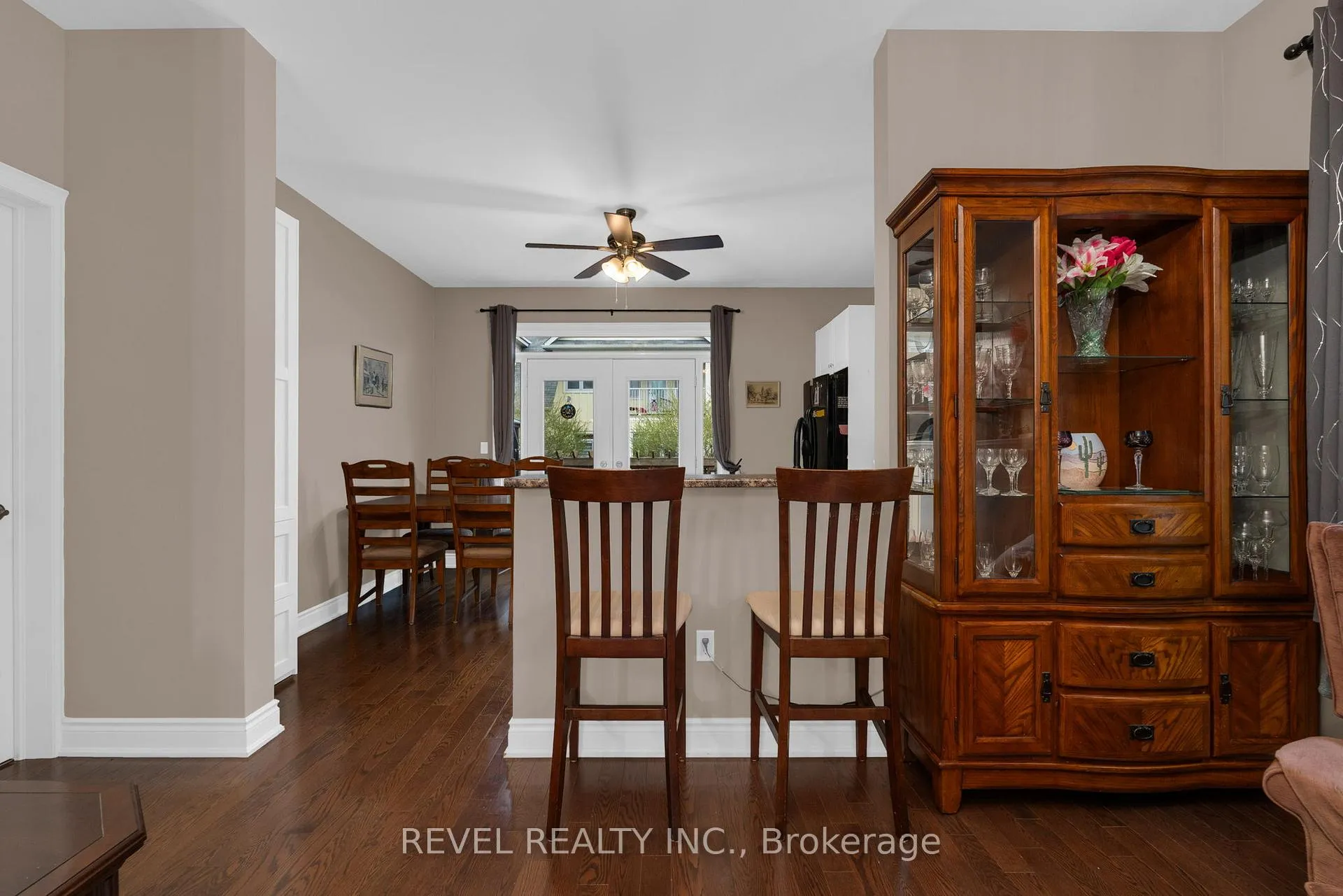 Photo 8 of 42 Sandy Coast Crescent, Wasaga Beach — HOMEH