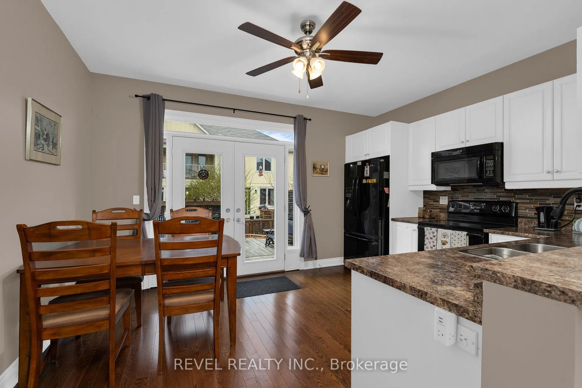 Photo 9 of 42 Sandy Coast Crescent, Wasaga Beach — HOMEH