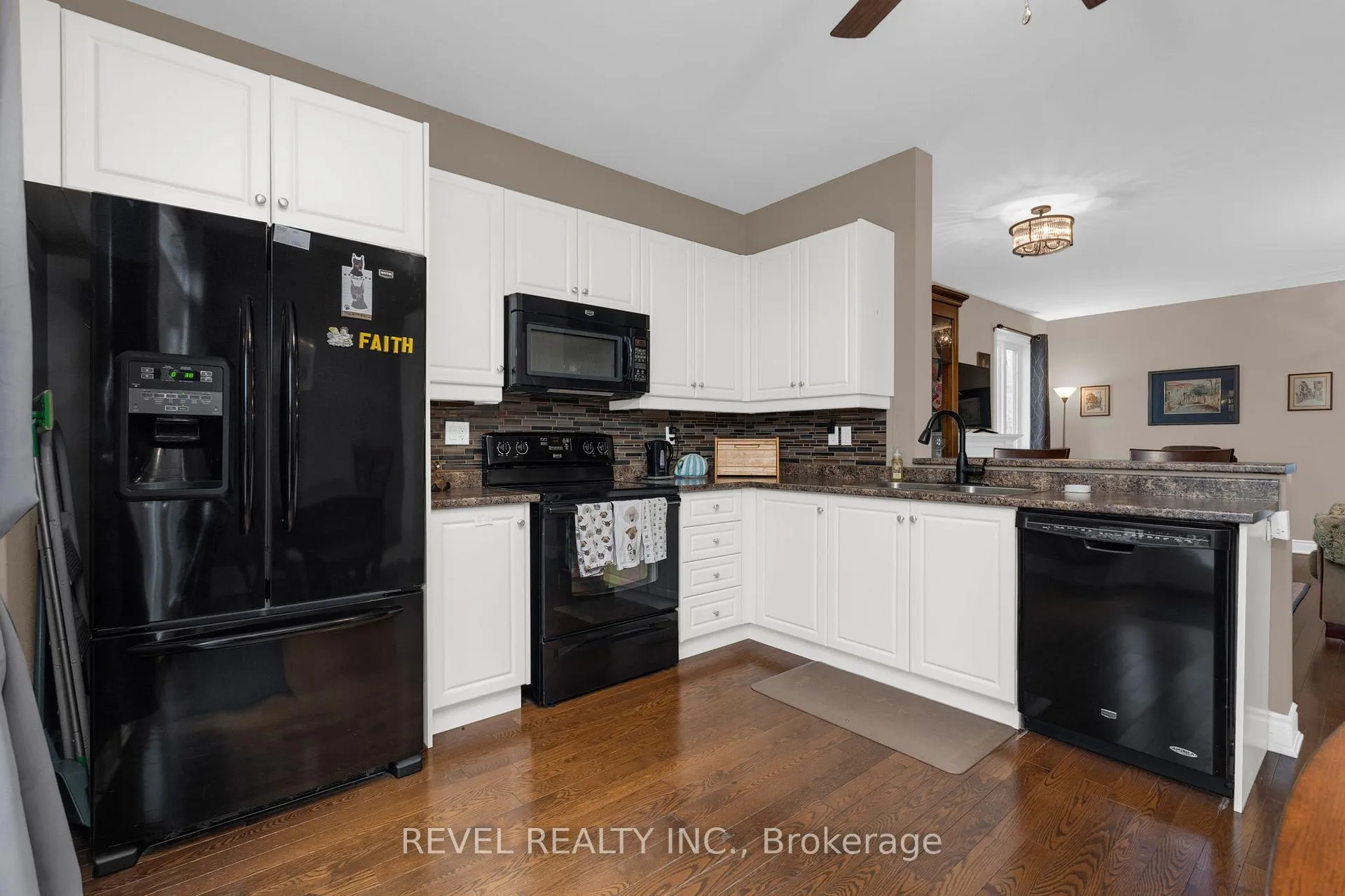Photo 10 of 42 Sandy Coast Crescent, Wasaga Beach — HOMEH