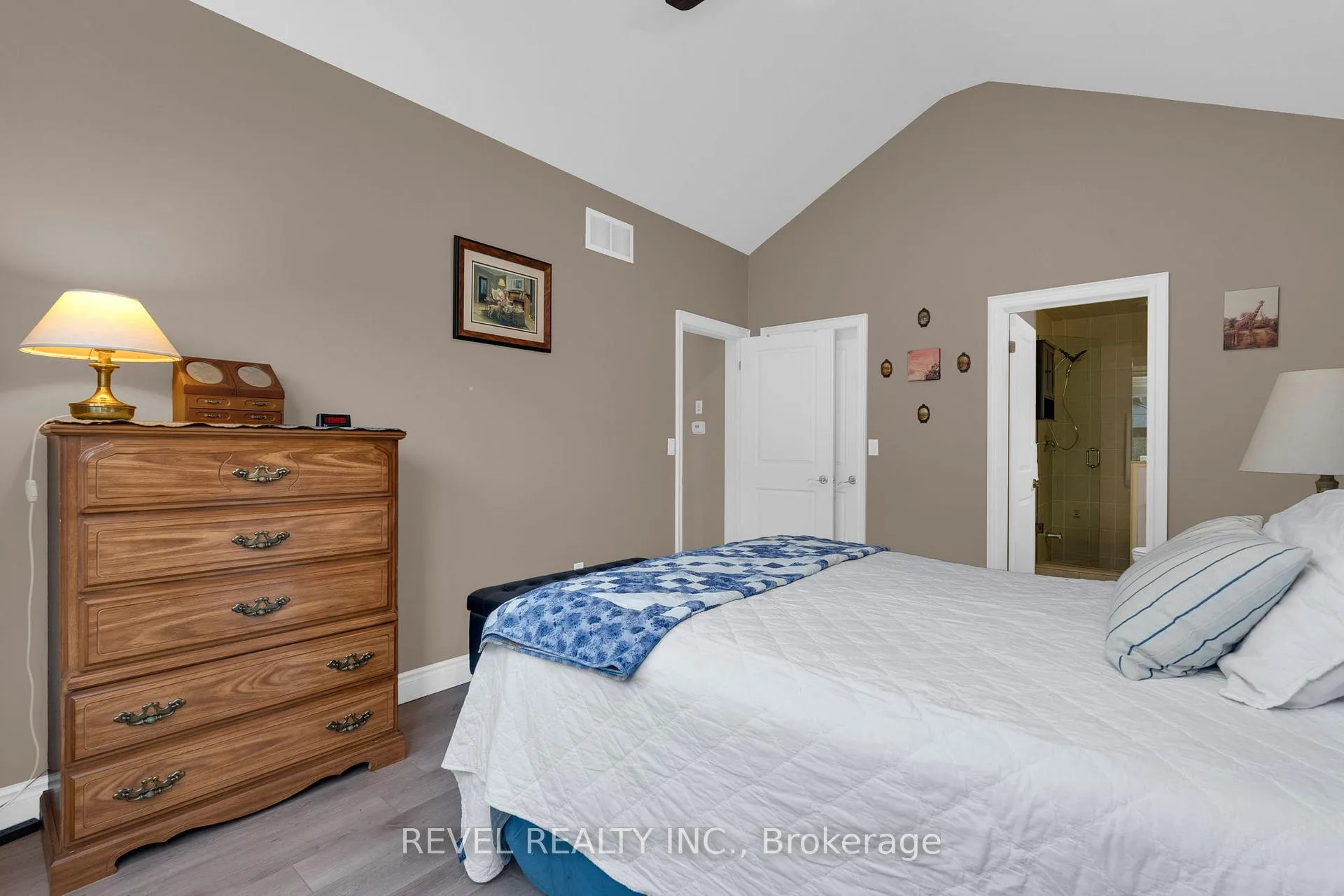 Photo 13 of 42 Sandy Coast Crescent, Wasaga Beach — HOMEH
