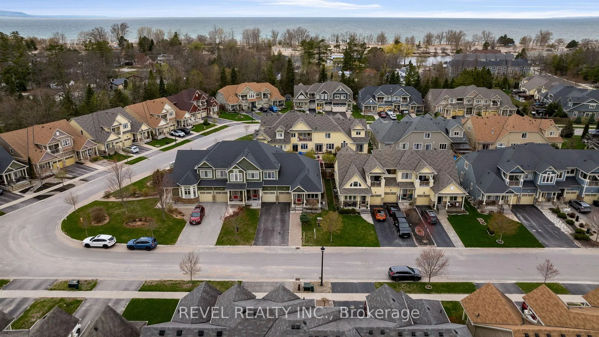 Photo 30 of 42 Sandy Coast Crescent, Wasaga Beach — HOMEH
