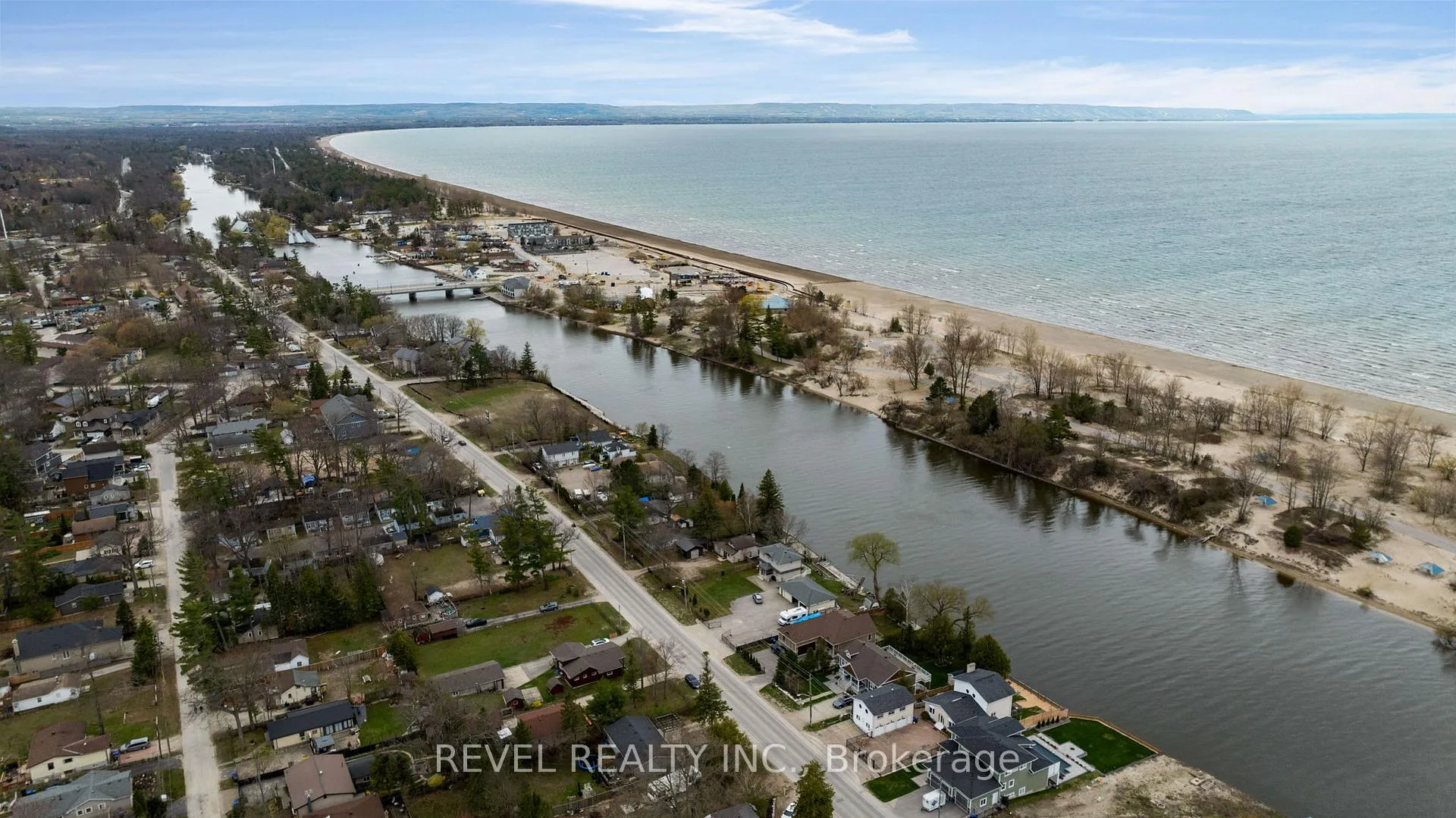 Photo 35 of 42 Sandy Coast Crescent, Wasaga Beach — HOMEH